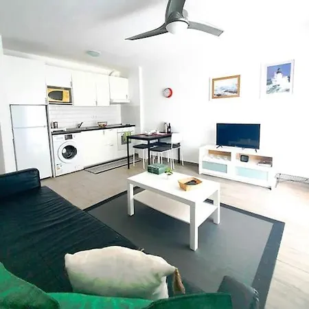 Bright Appartement, Renovated, Wi- Fi & Parking 公寓