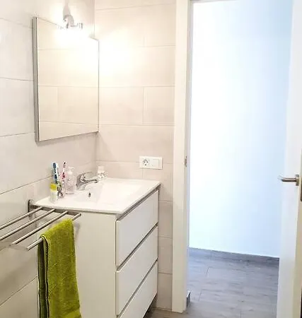 Bright Appartement, Renovated, Wi- Fi & Parking *
