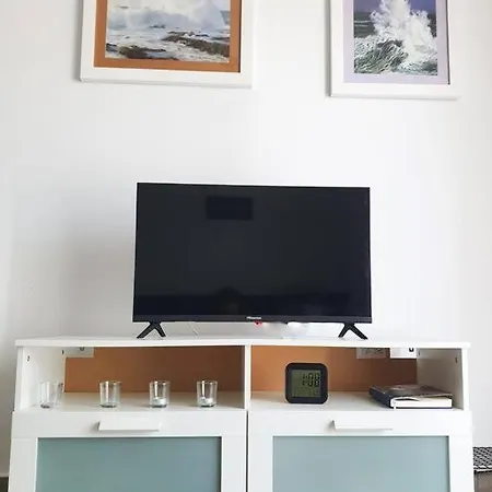 Bright Appartement, Renovated, Wi- Fi & Parking * 科斯塔德安提瓜