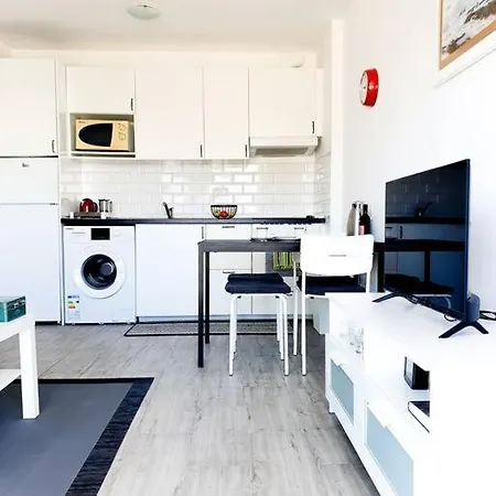 Bright Appartement, Renovated, Wi- Fi & Parking 公寓